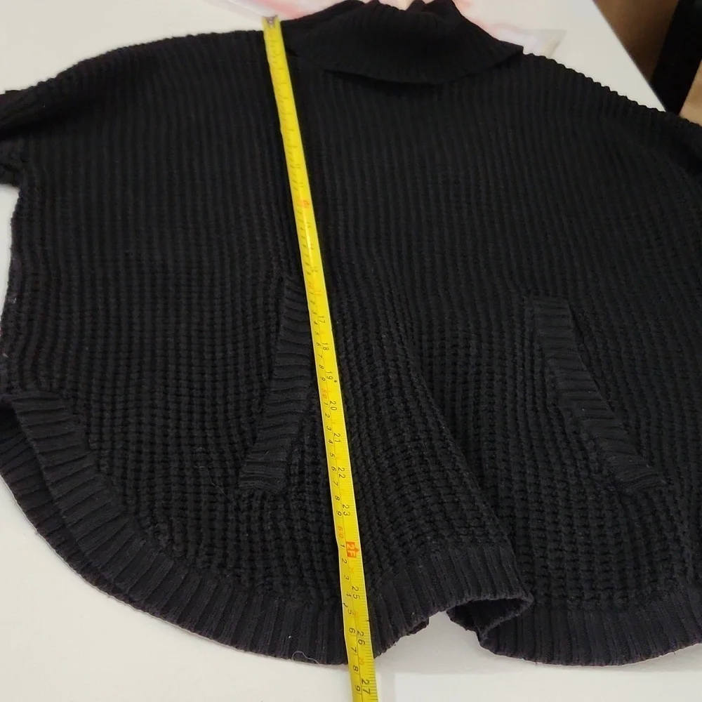 Michael Kores Sweater size M black waffle Knit kangaroo pocket